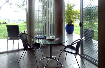 Treetops Accommodation Montville - Yamba Accommodation 56