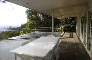 Treetops Accommodation Montville - Yamba Accommodation 62