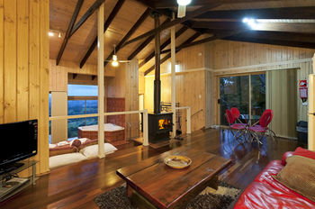 Treetops Accommodation Montville - Yamba Accommodation 73