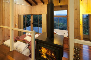 Treetops Accommodation Montville - Yamba Accommodation 77