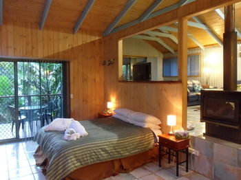 Treetops Accommodation Montville - Yamba Accommodation 78
