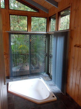 Treetops Accommodation Montville - Yamba Accommodation 83