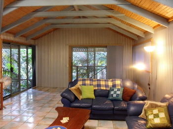 Treetops Accommodation Montville - Yamba Accommodation 85