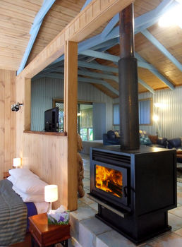 Treetops Accommodation Montville - Yamba Accommodation 86