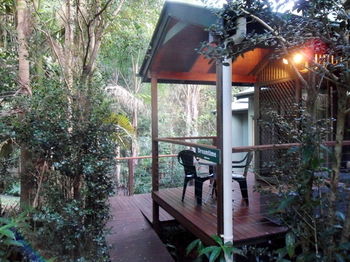 Treetops Accommodation Montville - Yamba Accommodation 88