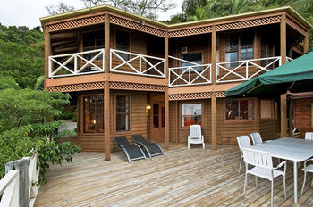 Treetops Accommodation Montville - Yamba Accommodation 90