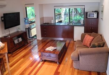 Montville Grove Romantic Cottages - Yamba Accommodation 2