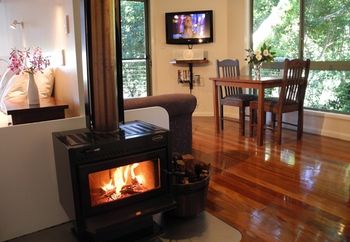 Montville Grove Romantic Cottages - Yamba Accommodation 8