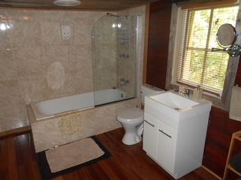 A Twist Of Willow - Yamba Accommodation 0