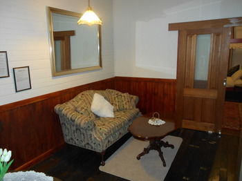 A Twist Of Willow - Yamba Accommodation 2