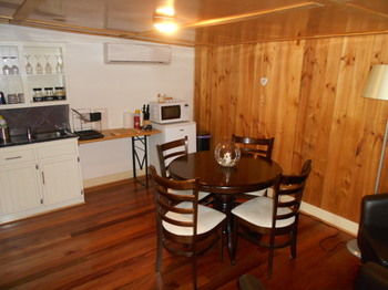 A Twist Of Willow - Yamba Accommodation 3
