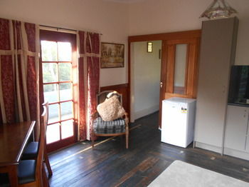 A Twist Of Willow - Yamba Accommodation 7