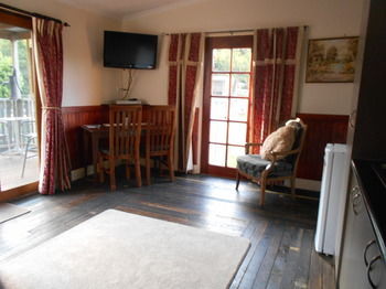 A Twist Of Willow - Yamba Accommodation 8