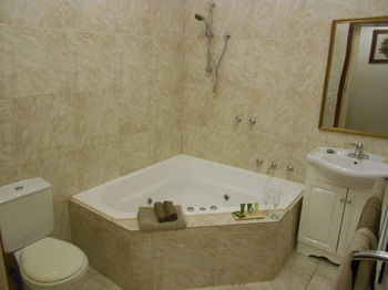 A Twist Of Willow - Yamba Accommodation 10