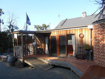 A Twist Of Willow - Yamba Accommodation 13