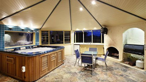 Lawson Lodge Country Estate - Yamba Accommodation 3