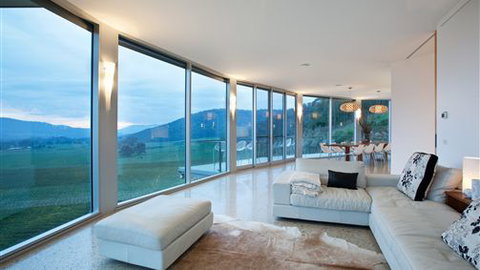 Feathertop Chateau - Yamba Accommodation 3