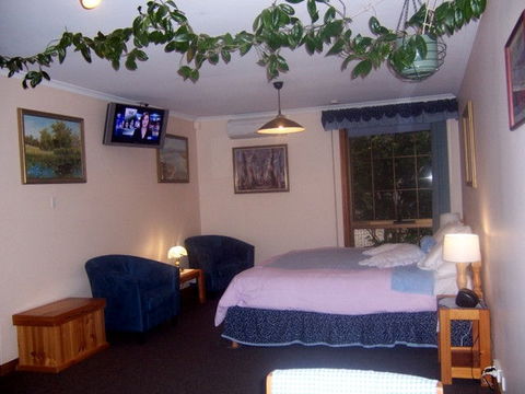 Adelaide Hills Bed & Breakfast Accommodation - Yamba Accommodation 2