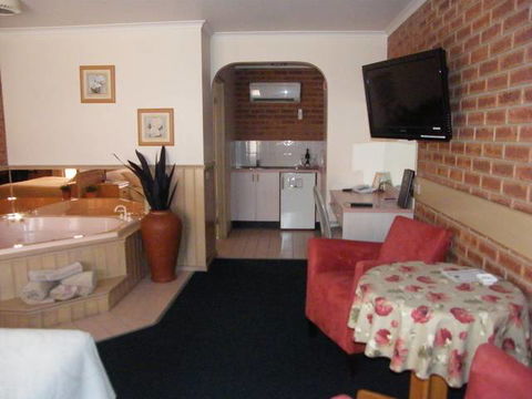 BEST WESTERN Colonial Motor Inn Bairnsdale - Yamba Accommodation 3
