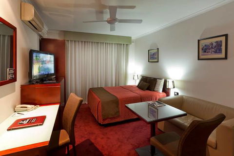 BEST WESTERN Ensenada Motor Inn & Suites - Yamba Accommodation 0