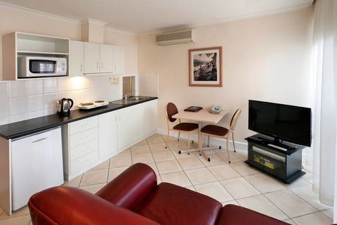 BEST WESTERN Ensenada Motor Inn & Suites - Yamba Accommodation 1