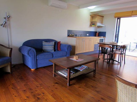 Club Yamba Luxury Hilltop Villas - Yamba Accommodation 3