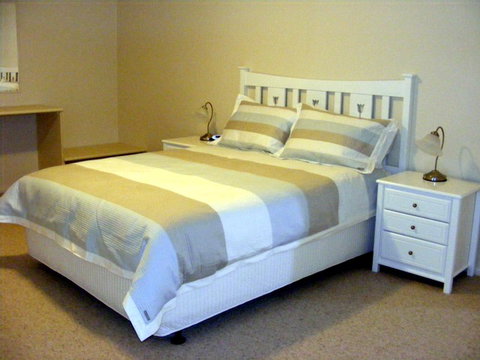 Fairways Bed & Breakfast At Jerilderie - Yamba Accommodation 1