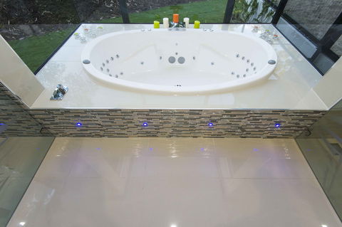 The Feathered Nest - Luxury Wildlife Retreat - Yamba Accommodation 1