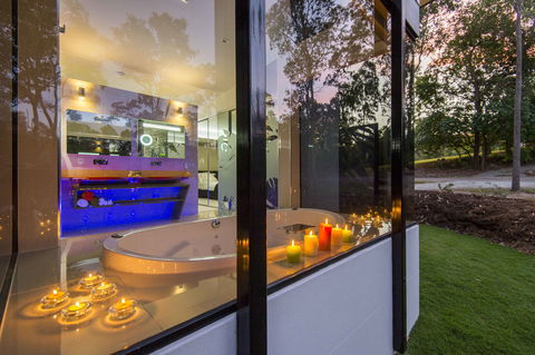 The Feathered Nest - Luxury Wildlife Retreat - Yamba Accommodation 8