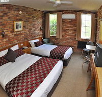 Log Cabin - Yamba Accommodation