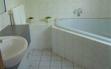 Alfie's - Yamba Accommodation 0