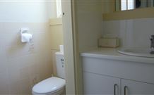 Honeysuckle Cottage - Yamba Accommodation 2