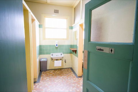 Grand Hotel - Yamba Accommodation 9