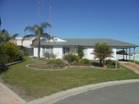 Alilly - Yamba Accommodation 0