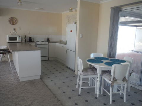 Alilly - Yamba Accommodation 2