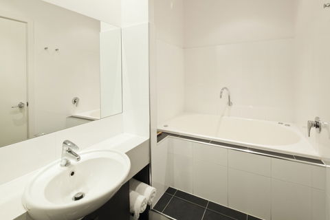 BEST WESTERN PLUS Ballarat Suites - Yamba Accommodation 4