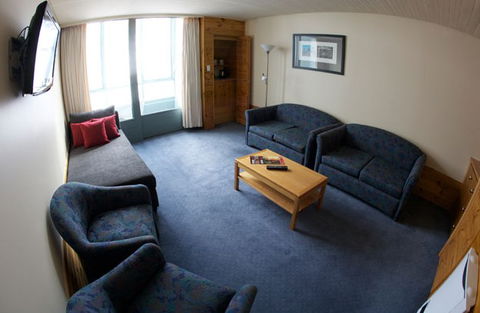 Perisher Valley Hotel - Yamba Accommodation 2