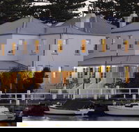 Oscars Waterfront Boutique Hotel - Yamba Accommodation