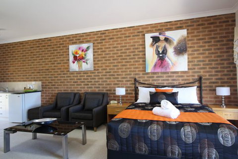 Top Of The Town Motor Inn Yackandandah - Yamba Accommodation 0