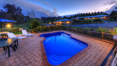Top Of The Town Motor Inn Yackandandah - Yamba Accommodation 1