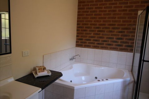 Top Of The Town Motor Inn Yackandandah - Yamba Accommodation 9