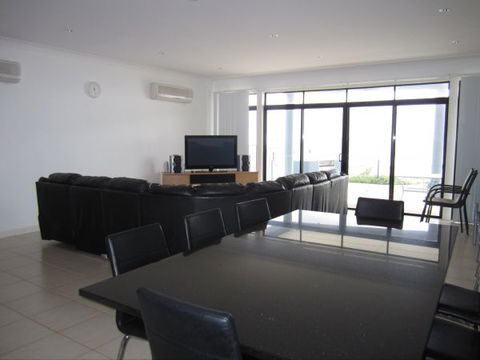 The Waterfront Starfish - Yamba Accommodation 2