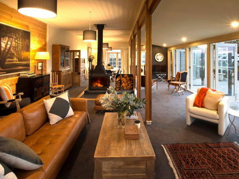 Frenchman's River - The Helmsman's House - Yamba Accommodation 3