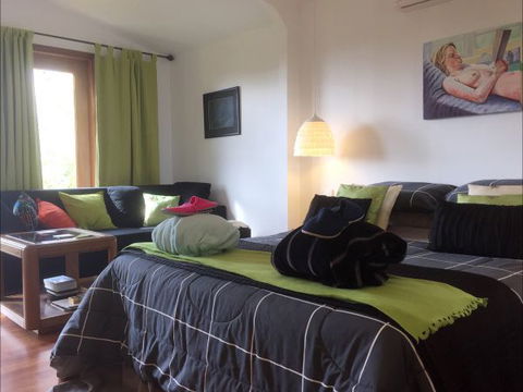 Jonathan Art Centre - Jarramarrumba House - Yamba Accommodation 2