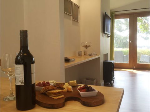 Jonathan Art Centre - Jarramarrumba House - Yamba Accommodation 3