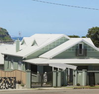 Merewether Beach House B and B - Yamba Accommodation