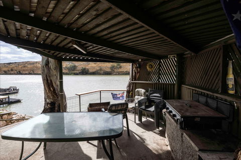 192 Page Drive Blanchetown -River Shack Rentals - Yamba Accommodation 2