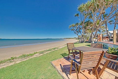 Beachfront Zilzie Holiday Home And Cottage - Yamba Accommodation 0