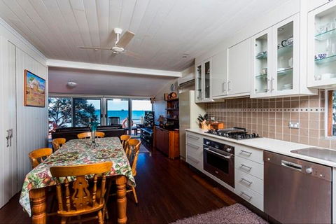 Beachfront Zilzie Holiday Home And Cottage - Yamba Accommodation 5