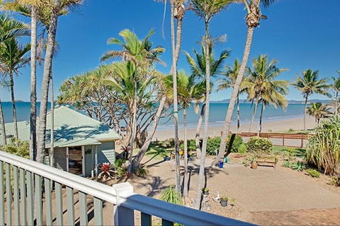 Beachfront Zilzie Holiday Home And Cottage - Yamba Accommodation 7
